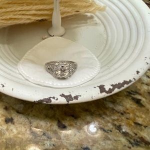 Sz8 engagement ring center diamond is 1.02